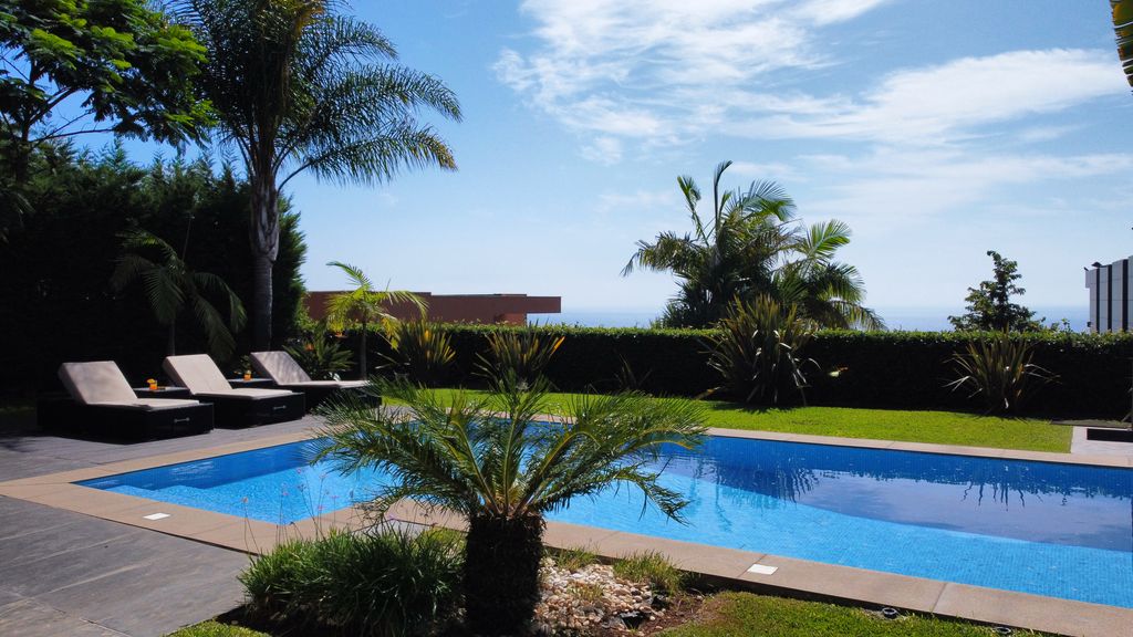 Villa Ravenala by LovelyStay