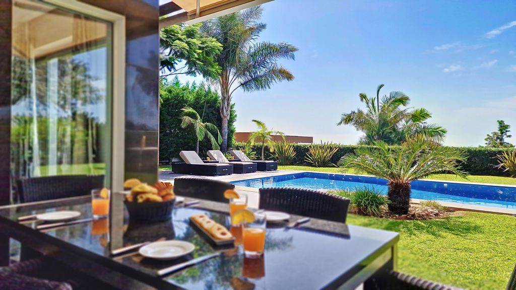 Villa Ravenala by LovelyStay