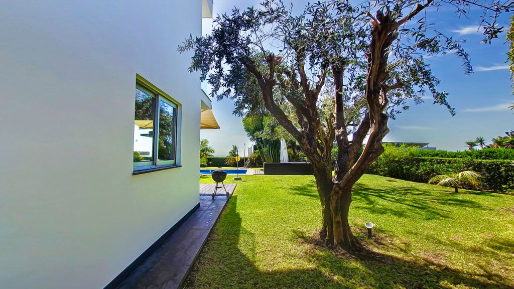 Villa Ravenala by LovelyStay