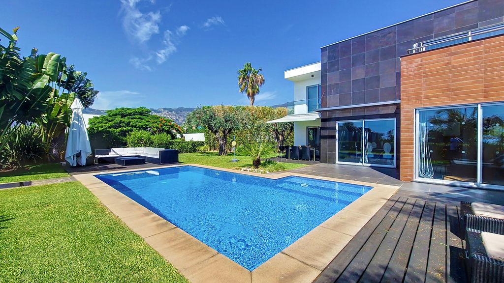 Villa Ravenala by LovelyStay