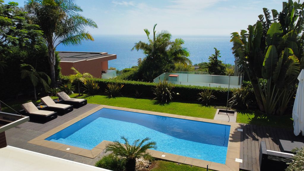 Villa Ravenala by LovelyStay