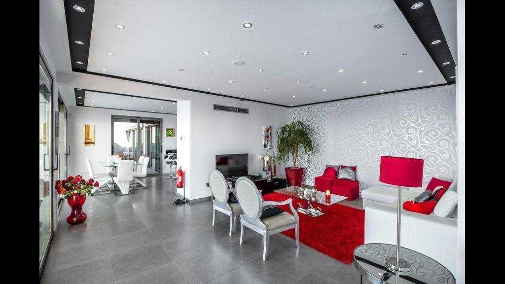 Villa São Lourenço by LovelyStay