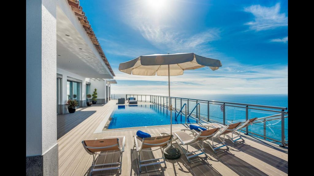 Villa São Lourenço by LovelyStay