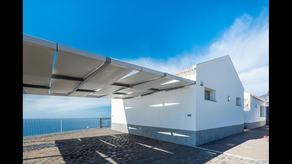 Villa São Lourenço by LovelyStay