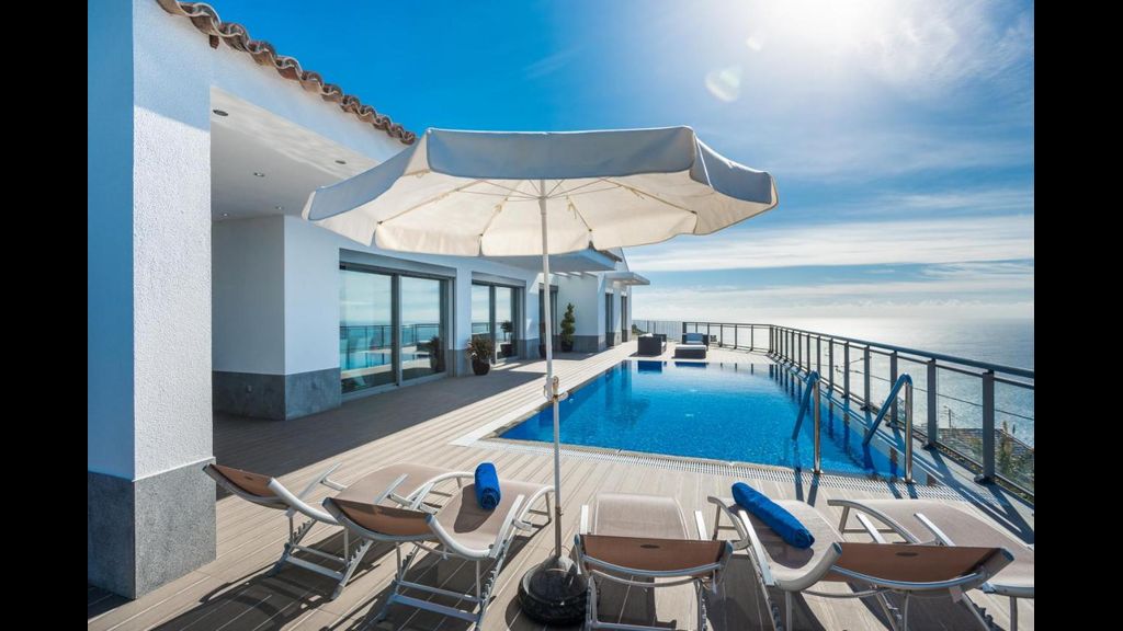 Villa São Lourenço by LovelyStay