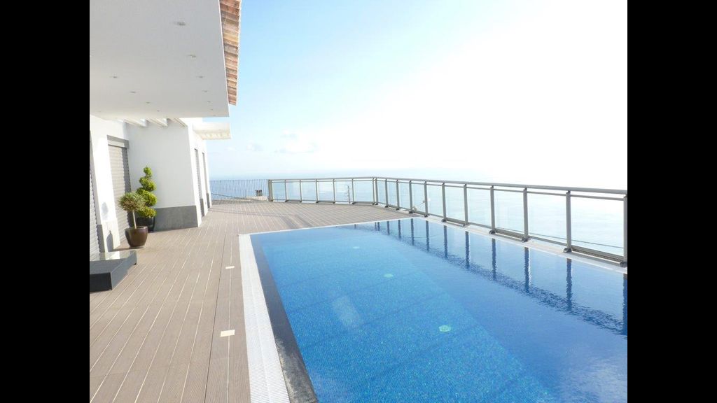 Villa São Lourenço by LovelyStay