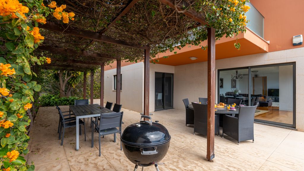Villa Vitória by LovelyStay