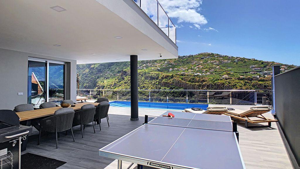 Wild River Villa by LovelyStay