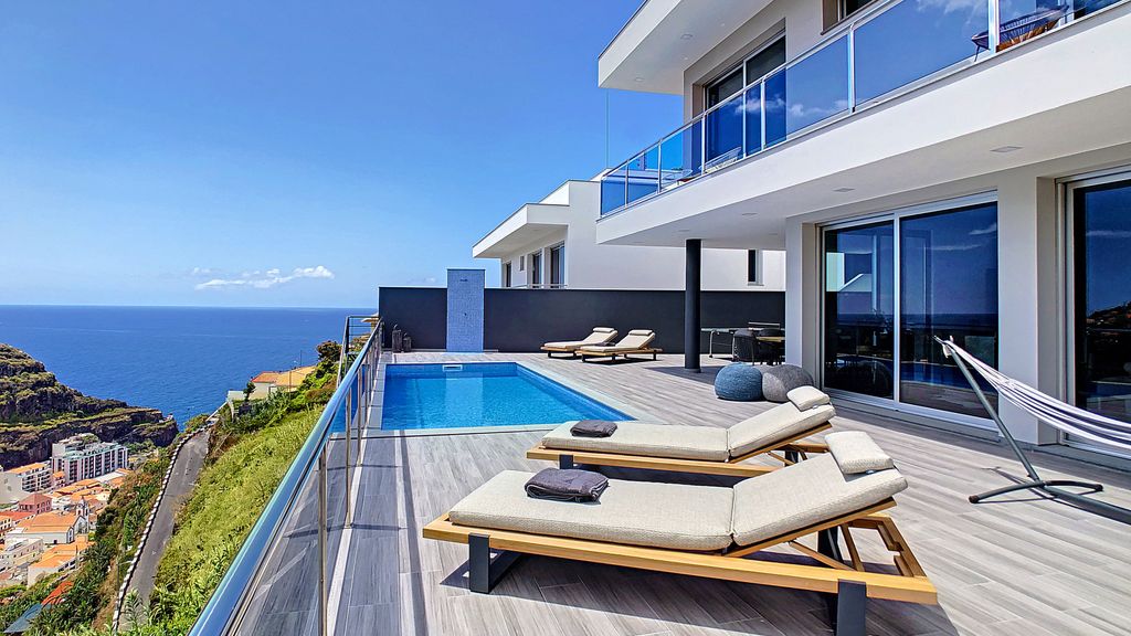Wild River Villa by LovelyStay