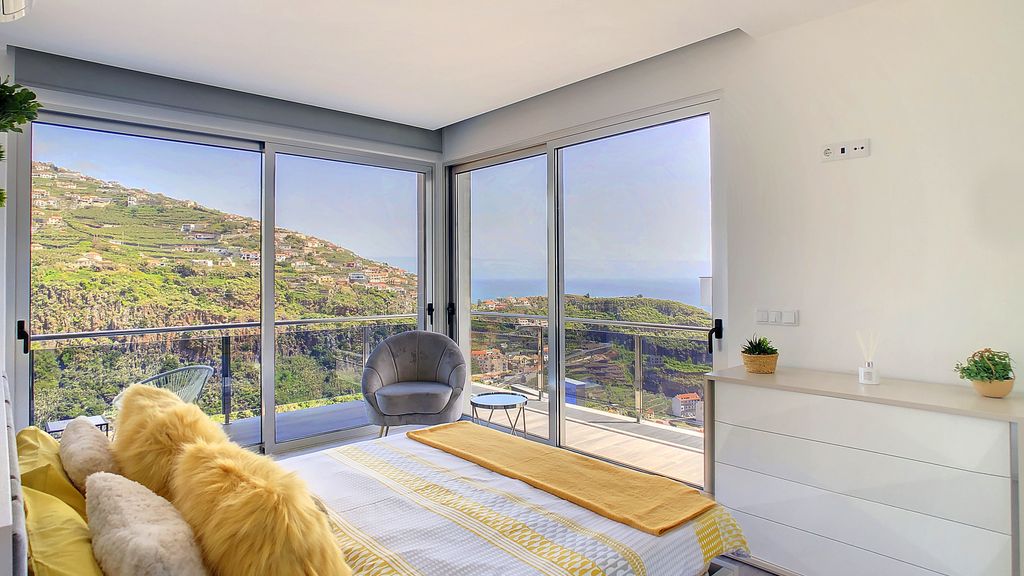 Wild River Villa by LovelyStay