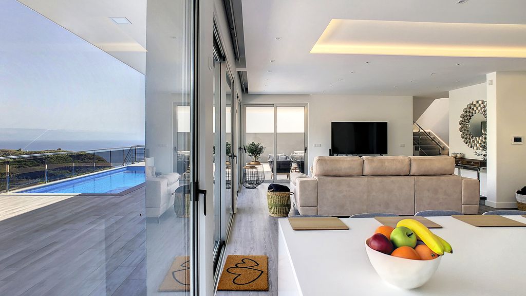Wild River Villa by LovelyStay