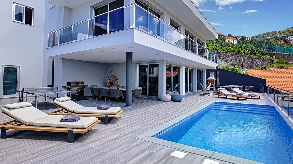Wild River Villa by LovelyStay