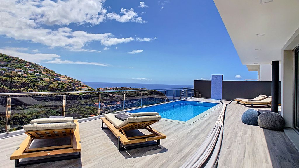 Wild River Villa by LovelyStay