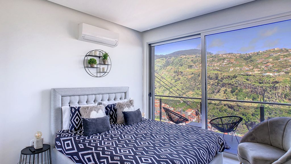 Wild River Villa by LovelyStay