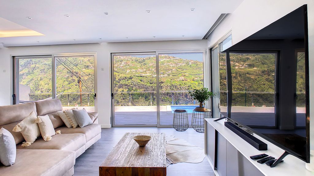 Wild River Villa by LovelyStay