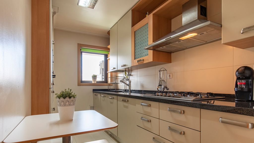 Modern Apartment in Anjos by LovelyStay