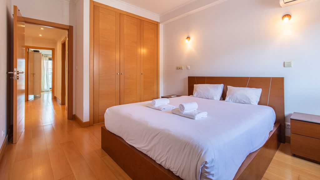 Modern Apartment in Anjos by LovelyStay