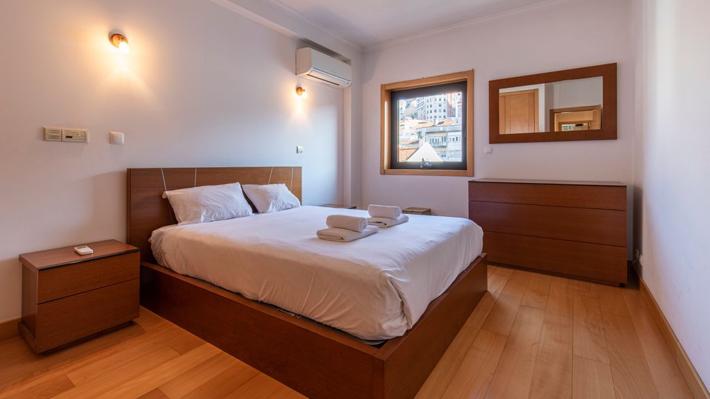Modern Apartment in Anjos by LovelyStay