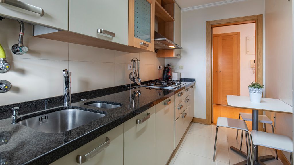 Modern Apartment in Anjos by LovelyStay