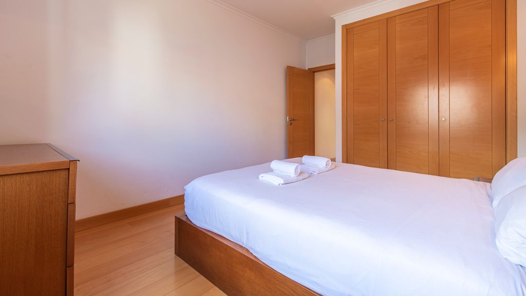 Modern Apartment in Anjos by LovelyStay