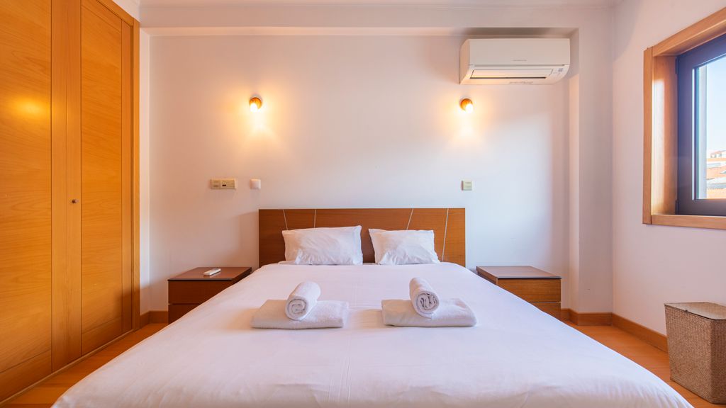 Modern Apartment in Anjos by LovelyStay