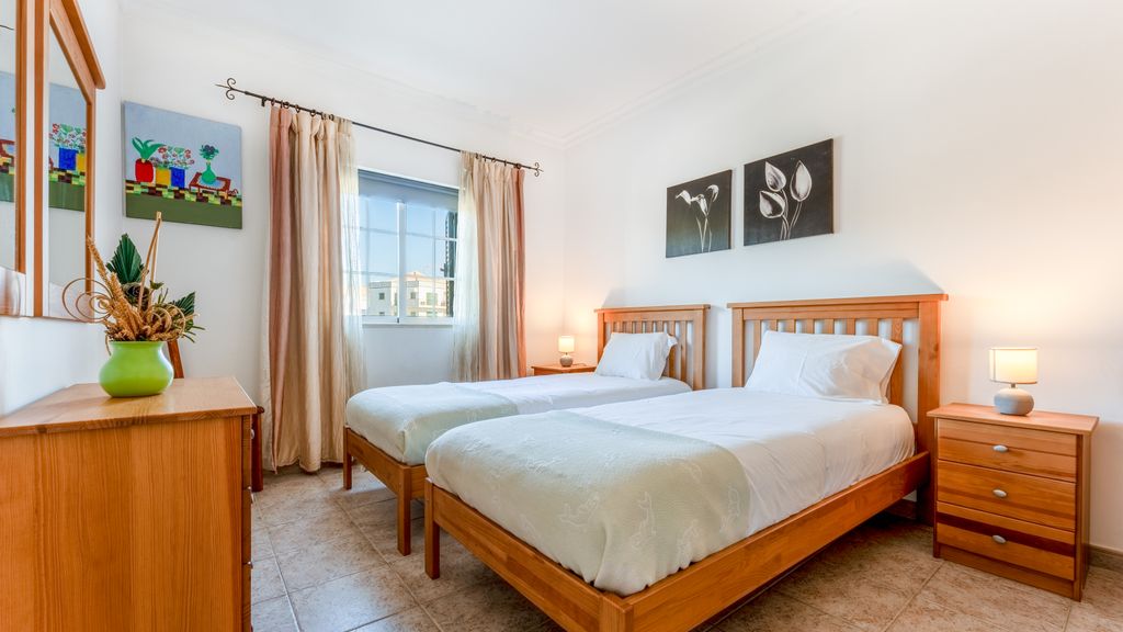 Bright & Cozy 1 BDR Flat W/ Balcony by LovelyStay