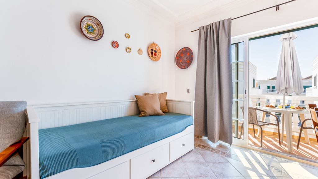 Bright & Cozy 1 BDR Flat W/ Balcony by LovelyStay