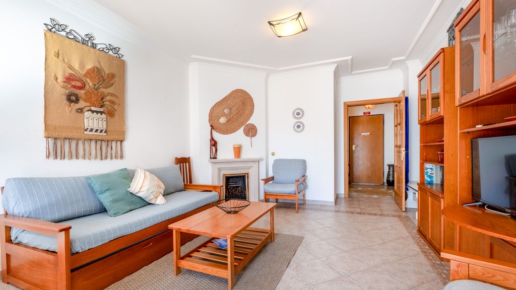 Bright & Cozy 1 BDR Flat W/ Balcony by LovelyStay