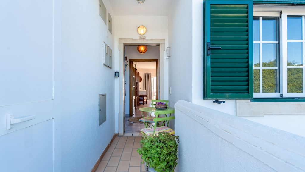 Bright & Cozy 1 BDR Flat W/ Balcony by LovelyStay