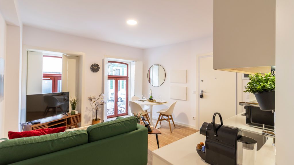 Old Town 1BR Duplex by LovelyStay