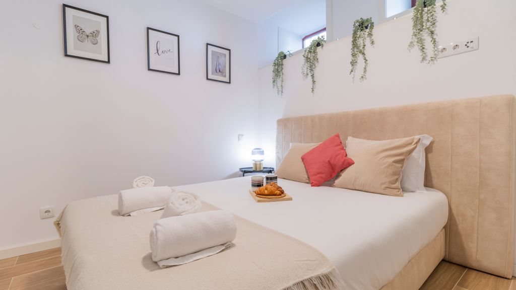 Old Town 1BR Duplex by LovelyStay