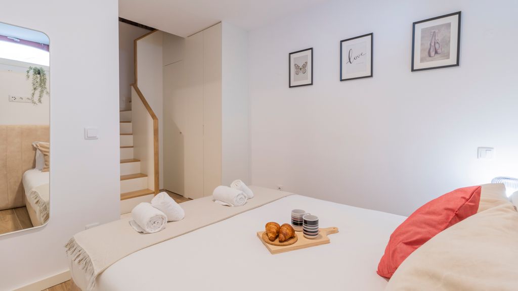 Old Town 1BR Duplex by LovelyStay