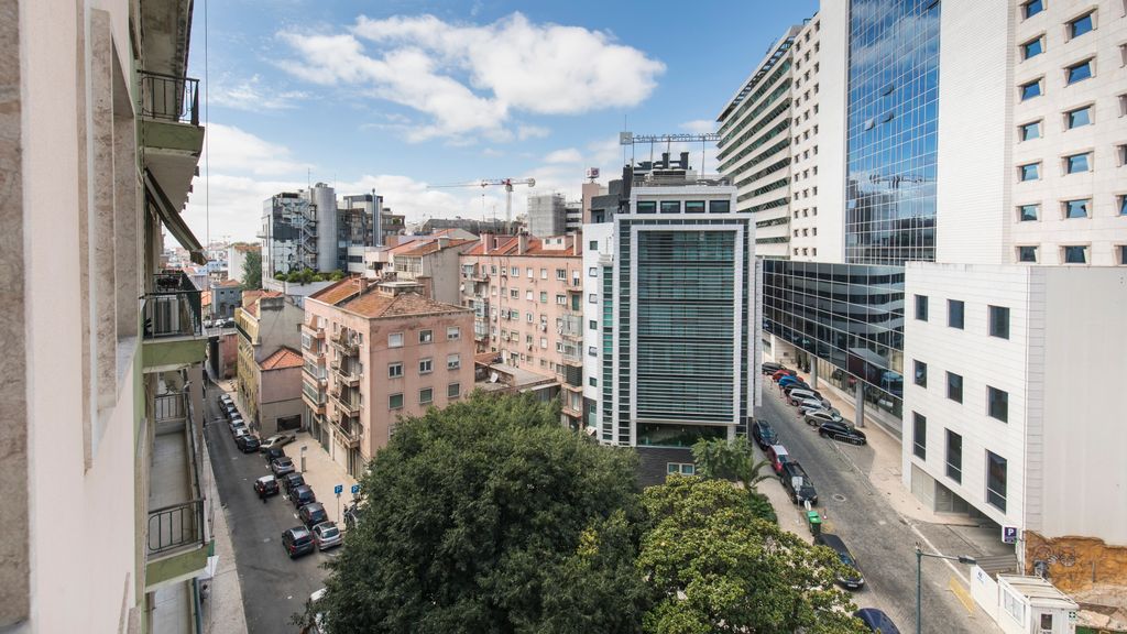 Charming Marquês Flat by LovelyStay