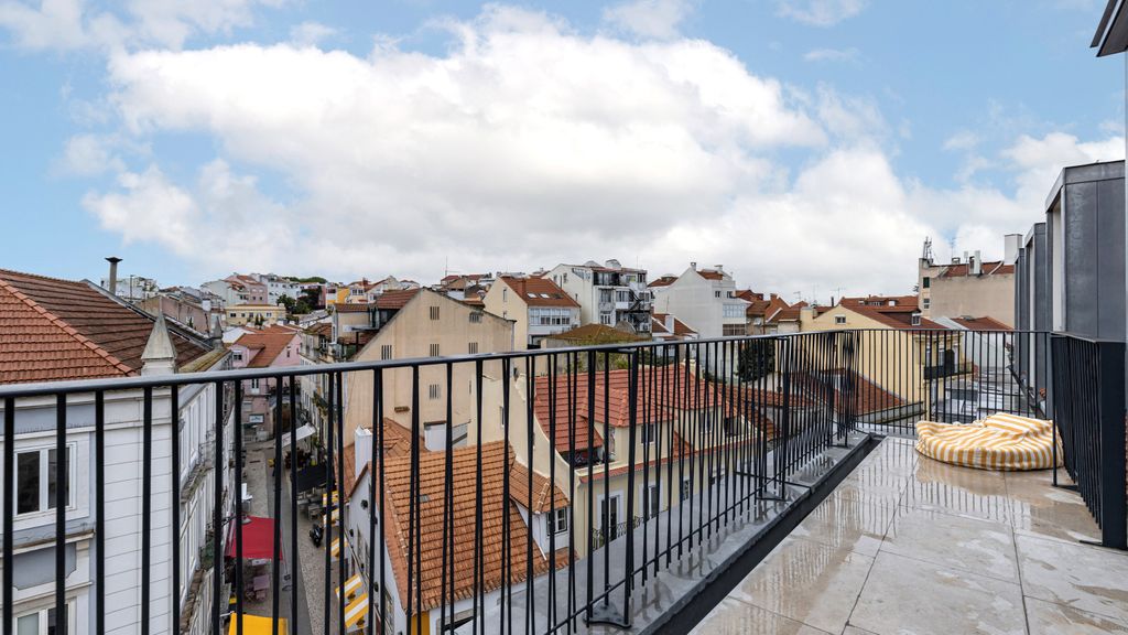 Graça Deluxe w/ City View Balcony by LovelyStay
