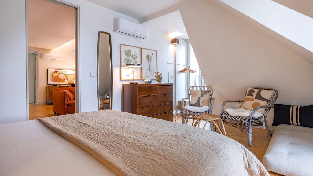 Graça Deluxe w/ City View Balcony by LovelyStay