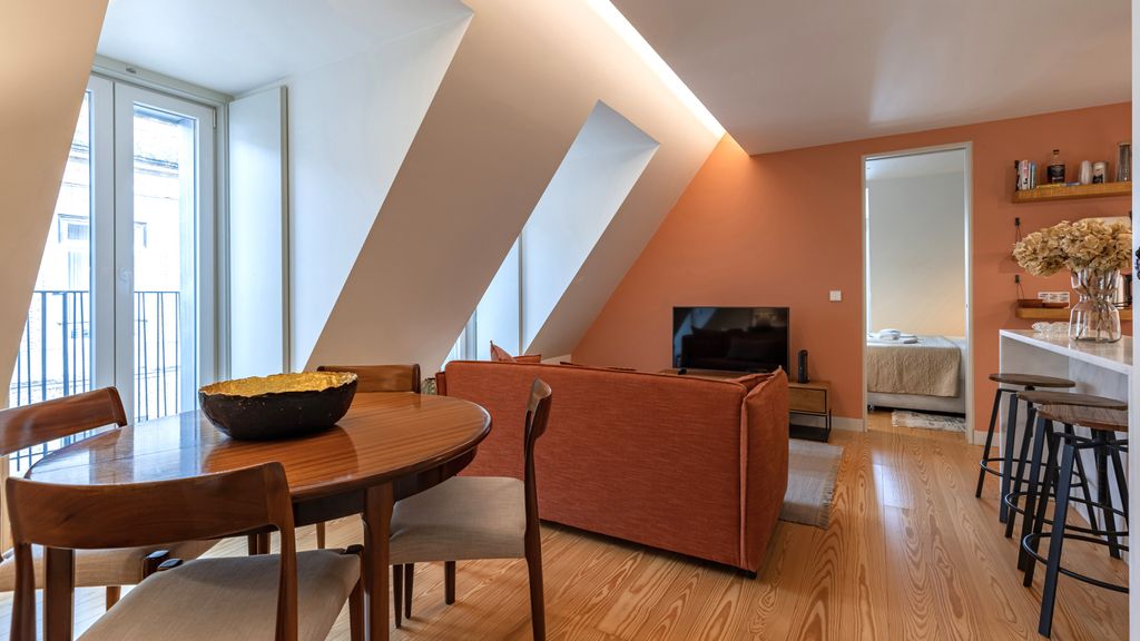 Graça Deluxe w/ City View Balcony by LovelyStay