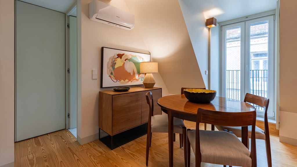 Graça Deluxe w/ City View Balcony by LovelyStay