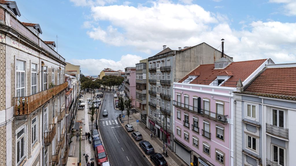 Graça Deluxe w/ City View Balcony by LovelyStay