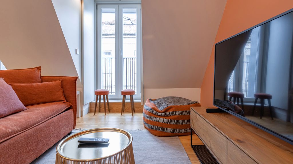 Graça Deluxe w/ City View Balcony by LovelyStay