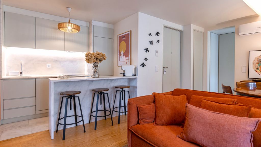 Graça Deluxe w/ City View Balcony by LovelyStay