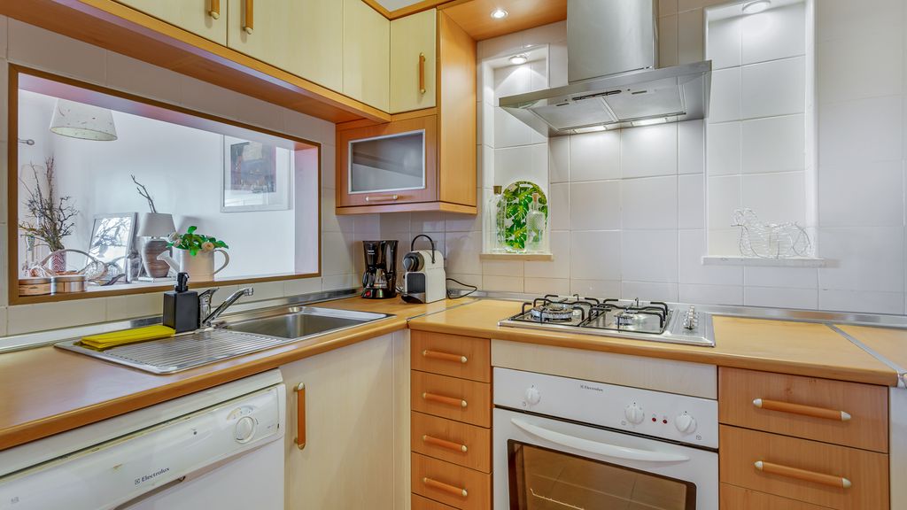 Golden Tavira 1BDR W/ Balcony & Pool by LovelyStay