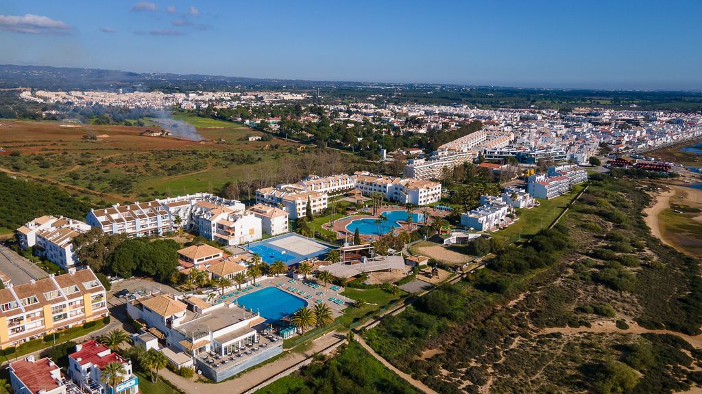 Golden Tavira 1BDR W/ Balcony & Pool by LovelyStay