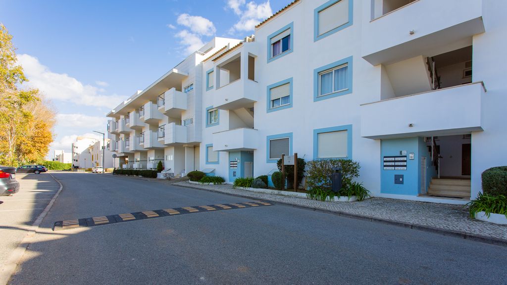 Golden Tavira 1BDR W/ Balcony & Pool by LovelyStay