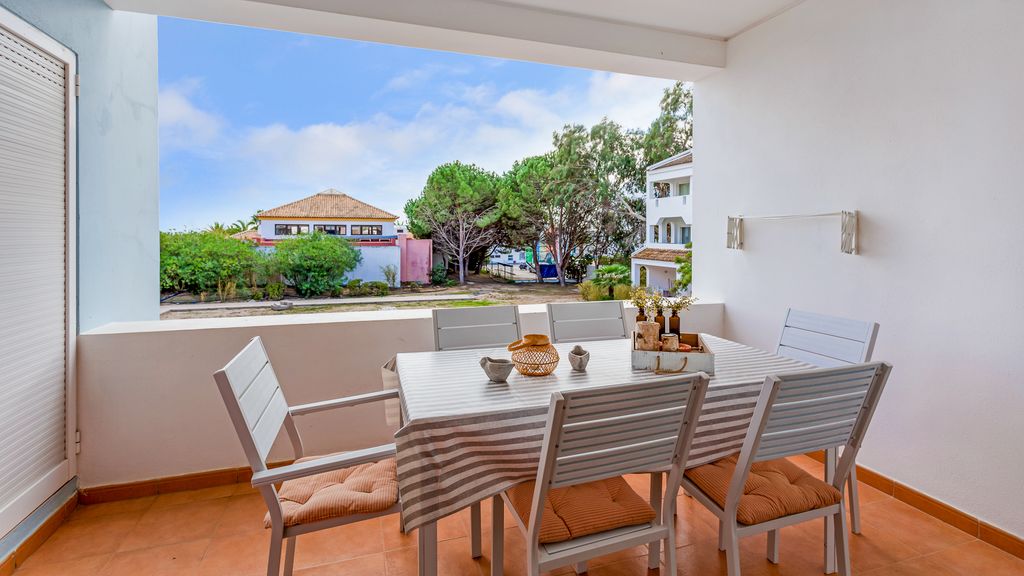 Golden Tavira 1BDR W/ Balcony & Pool by LovelyStay
