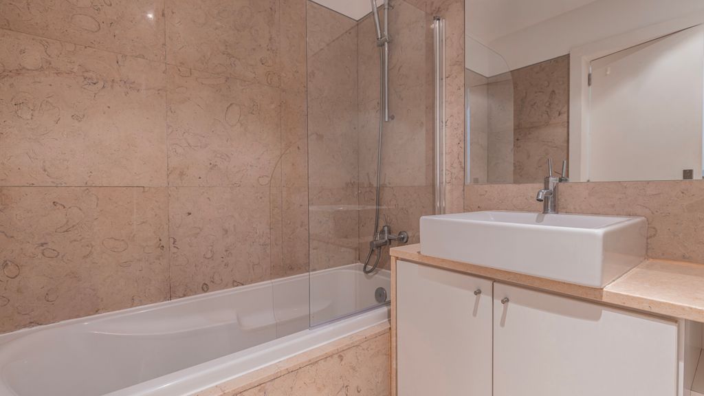 Classy 3BDR Property by LovelyStay
