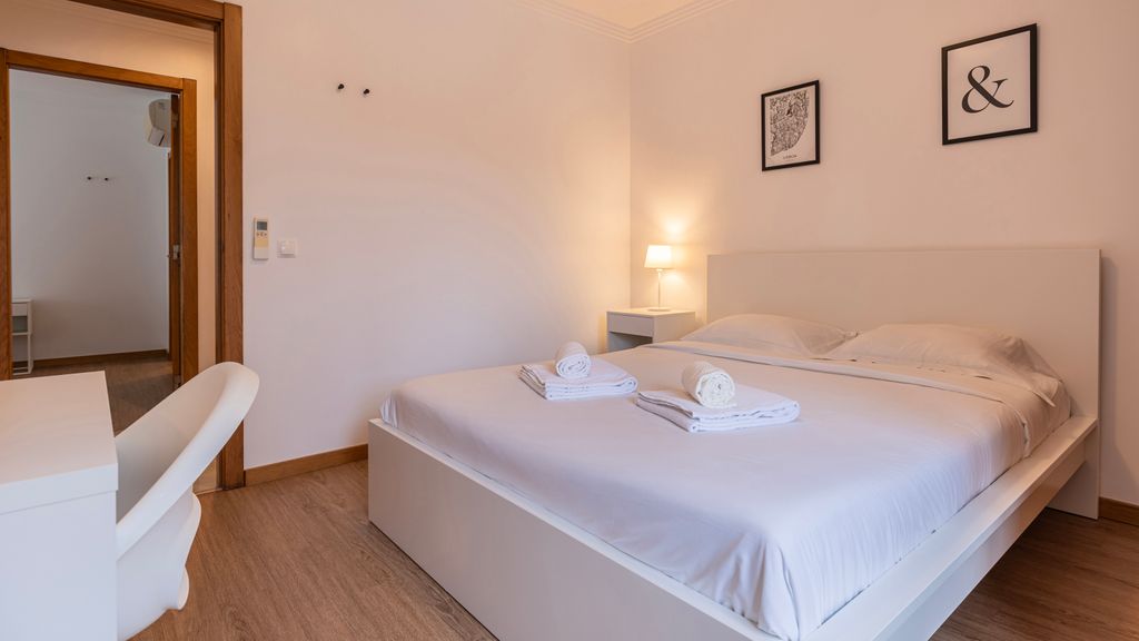 3 Bedroom Oeiras Wonder W/ Balcony by LovelyStay