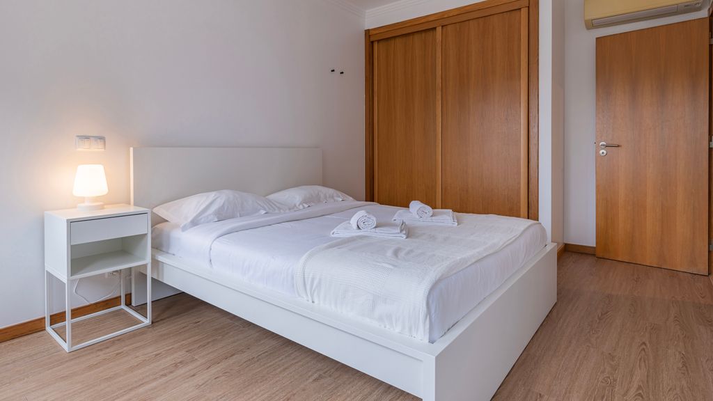 3 Bedroom Oeiras Wonder W/ Balcony by LovelyStay