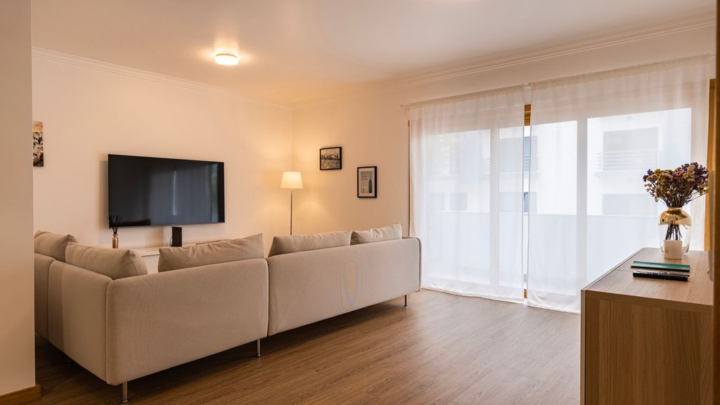 3 Bedroom Oeiras Wonder W/ Balcony by LovelyStay