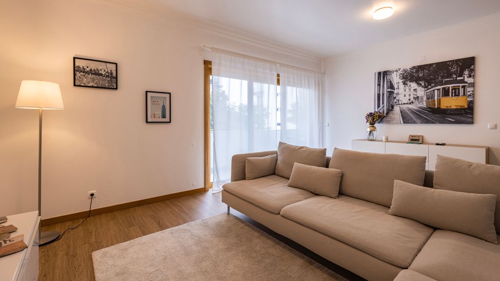 3 Bedroom Oeiras Wonder W/ Balcony by LovelyStay