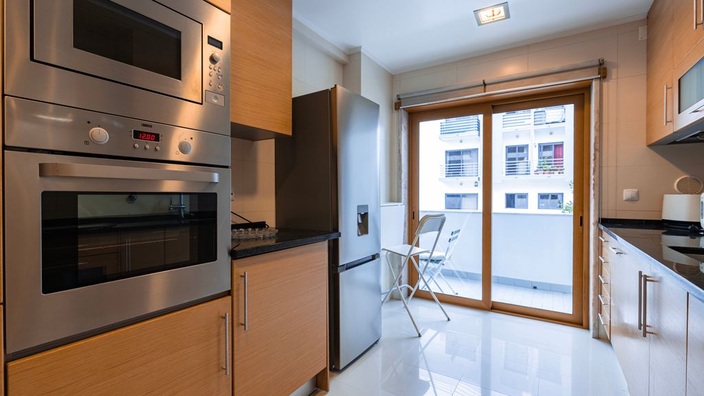 3 Bedroom Oeiras Wonder W/ Balcony by LovelyStay